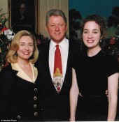eeuu2e2cbf8300000578-3307041-after_having_this_picture_taken_with_bill_and_hillary_clinton_na-a-4_1447079919035
