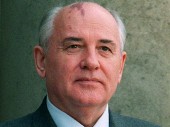 Soviet president Mikhail Gorbachev (L) and his wif